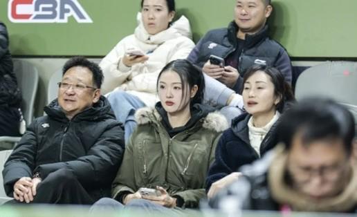 OD体育官网-老婆来看球压力大？张常宁现身同曦主场，吴冠希连丢关键罚球