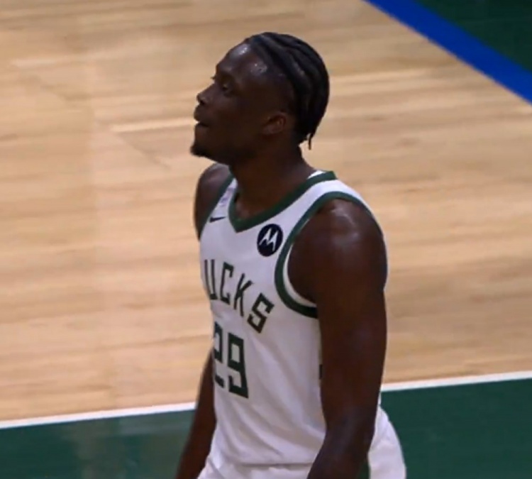 OD体育-字母弟雄鹿首秀！老里：字母哥抓着我手 说自己很紧张&amp;手都出汗了